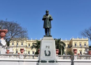 Aos 205 anos, Museu Nacional busca preservar missão educativa