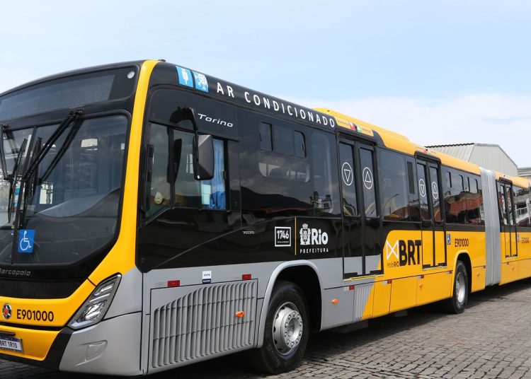 Programa para baratear carros agora vai priorizar ônibus e caminhões