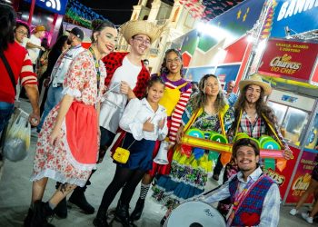 Trupe Junina alegra o público no Parque do Povo