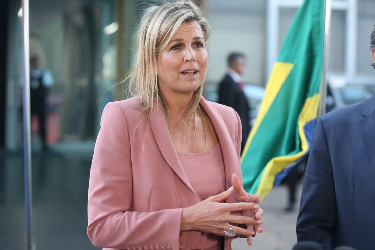 Brasília (DF), 06/06/2023 - A Rainha Máxima, dos Países Baixos – enviada especial do Secretário-Geral das Nações Unidas para Inclusão Financeira para o Desenvolvimento (UNSGSA), fala a imprensa após reunião com o ministro da Fazenda, Fernando Haddad. Foto Valter Campanato/Agência Brasil.
