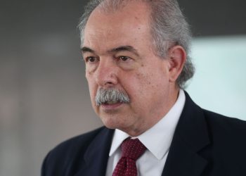Mercadante defende retomada da industrialização com bem-estar social