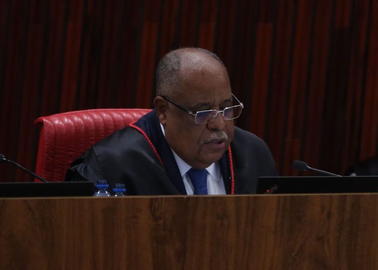 Relator no TSE vota pela inelegibilidade de Bolsonaro