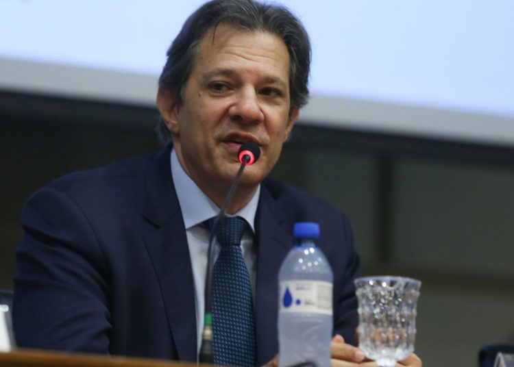 Pacote para carro popular recebe aval de Lula, informa Haddad