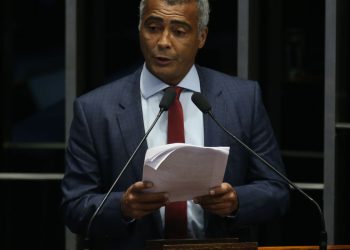 Romário é internado com infecção intestinal