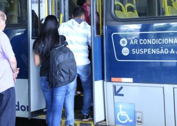 Passe livre nos ônibus das linhas em favelas em BH passa a ser lei