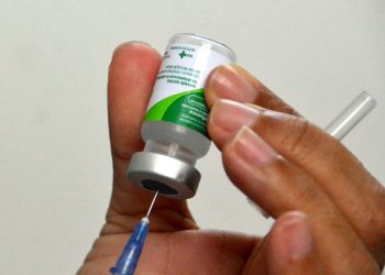 Saúde chama atenção para a importância das vacinas e segue imunizando todos os públicos nesta quarta-feira