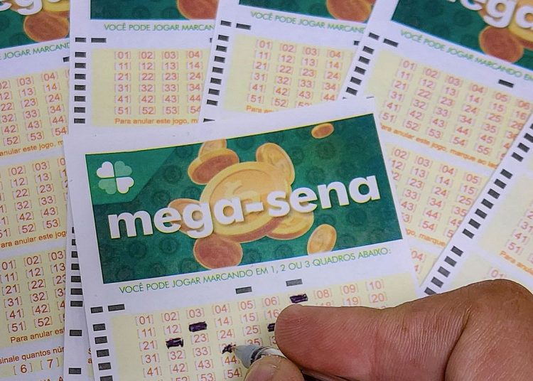 Ninguém acerta sorteio e prêmio da Mega-Sena acumula de novo