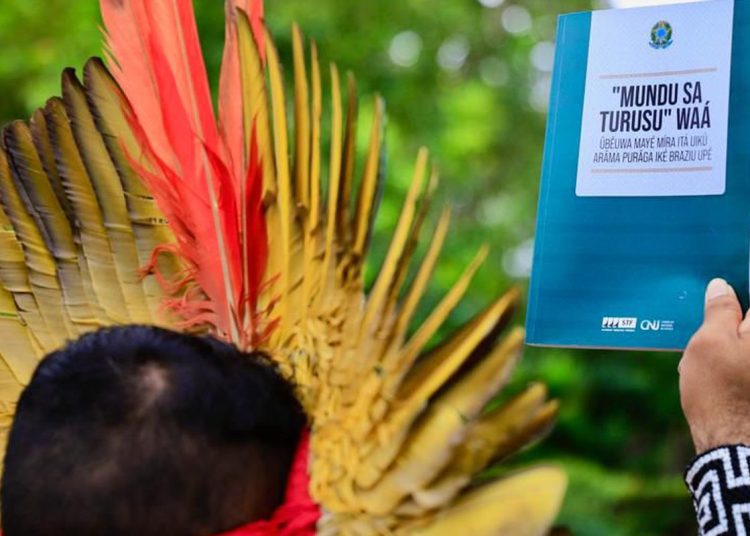 Constituição brasileira é traduzida pela 1ª vez para língua indígena
