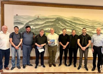 Na China: Representantes do consulado brasileiro recebem o governador João Azevêdo