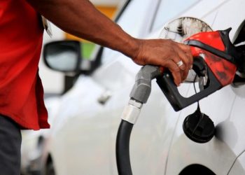 Preço da gasolina comum chega a R,37 na capital paraibana, aponta levantamento