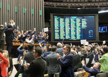 Lira viajou para show de Wesley Safadão sem assinar versão final da reforma tributária