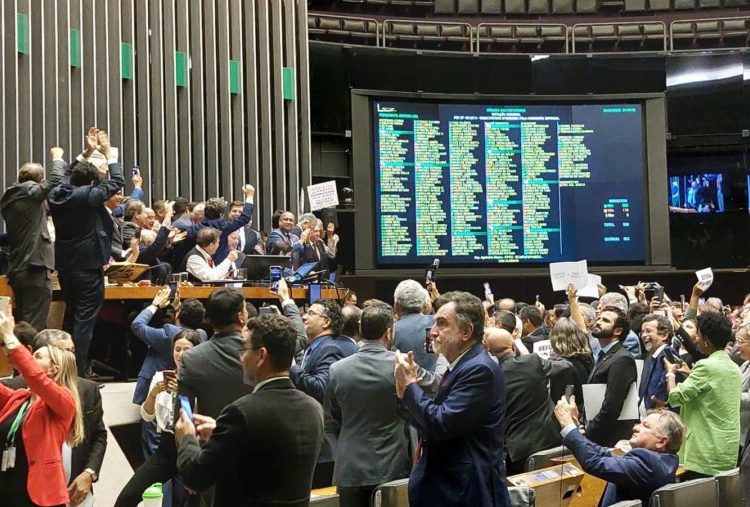 Lira viajou para show de Wesley Safadão sem assinar versão final da reforma tributária