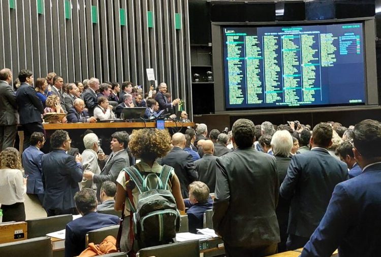 Veja como votou cada deputado no segundo turno da reforma tributária Veja como votou cada deputado no segundo turno da reforma tributária