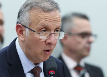 Relator da reforma tributária fará três mudanças a pedido dos governadores