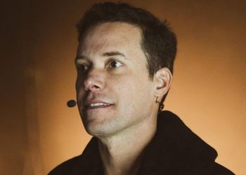 Líder do PT no Senado anuncia ação criminal contra André Valadão