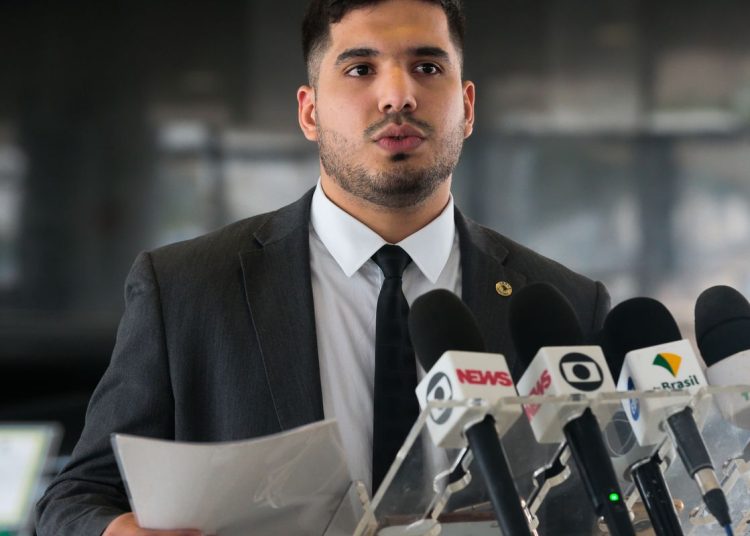 PGR defende arquivamento de inquérito contra deputado André Fernandes