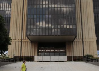 Atividade econômica recuou cerca de 2% em maio, aponta BC