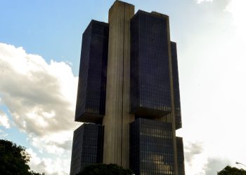 Operação padrão de servidores do BC adia relatório de poupança