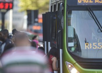 INSS estuda aceitar uso de transporte público como prova de vida