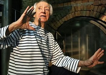 Zé Celso é internado após incêndio atingir seu apartamento