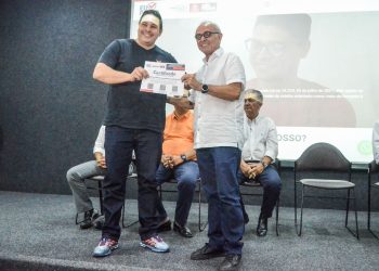 Cícero Lucena entrega mais 92 certificados a empreendedores contemplados pelo ‘Eu Posso’