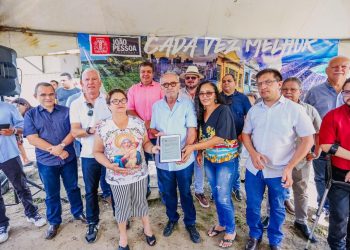 Cícero Lucena autoriza pavimentação e urbanização de mais 12 ruas em Mangabeira