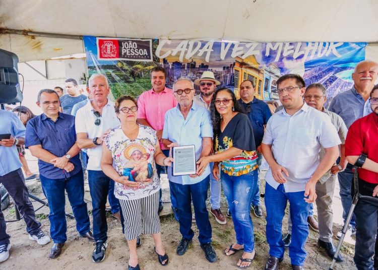 Cícero Lucena autoriza pavimentação e urbanização de mais 12 ruas em Mangabeira