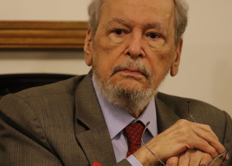 Corpo do ex-ministro Sepúlveda Pertence é sepultado em Brasília