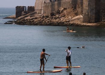 Rio tem dia de verão às vésperas da chegada de uma frente fria