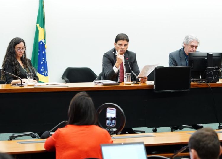 Cajado tenta derrubar mudanças no arcabouço fiscal à revelia de Lira