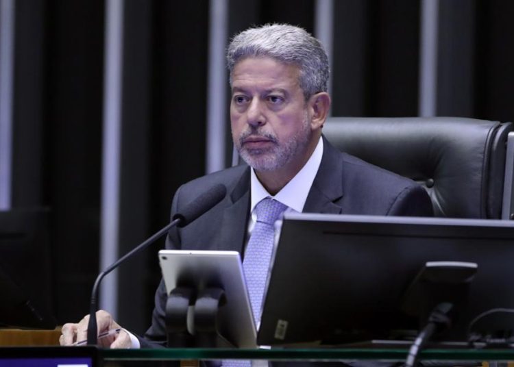 Em meio à pressão para mudar reforma tributária, Lira cancela reunião