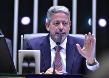 Para garantir reforma, Lira libera votação remota; veja ato