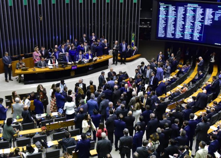 Veja como cada deputado votou no primeiro turno da reforma tributária Veja como cada deputado votou no primeiro turno da reforma tributária