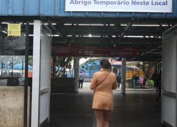 Prefeitura acolhe mais de 600 pessoas na madrugada fria em São Paulo