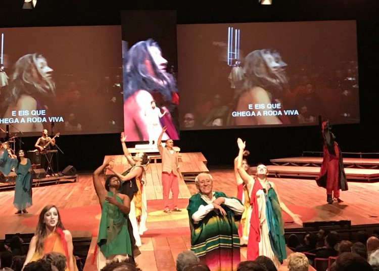 “Zé Celso foi o encenador mais transgressor da cena”, diz dramaturga