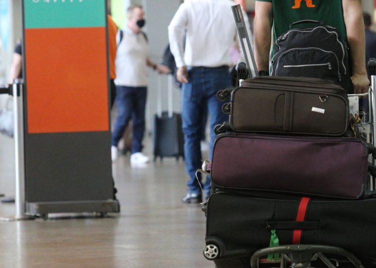 PF prende 16 envolvidos em esquema de troca de etiquetas de malas