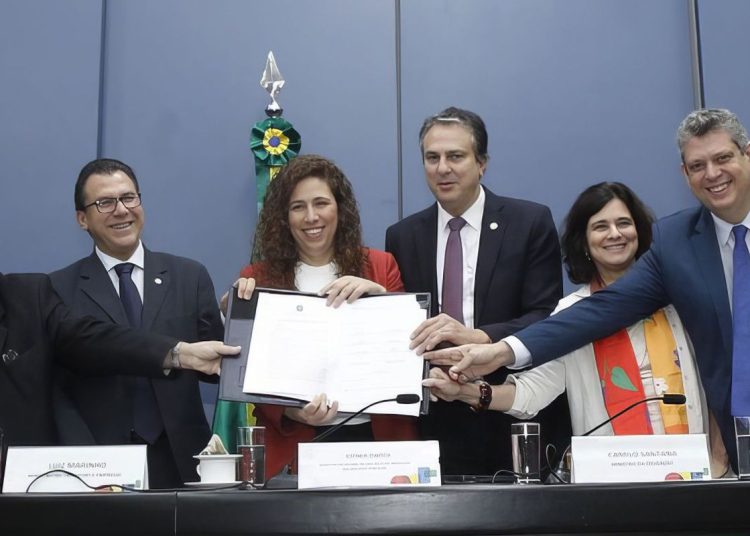 Mesa de negociação permanente com servidores tem regras estabelecidas