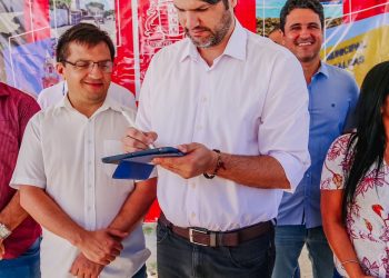 Vice-prefeito assina ordem de serviço para pavimentação e urbanização de vias em Mangabeira