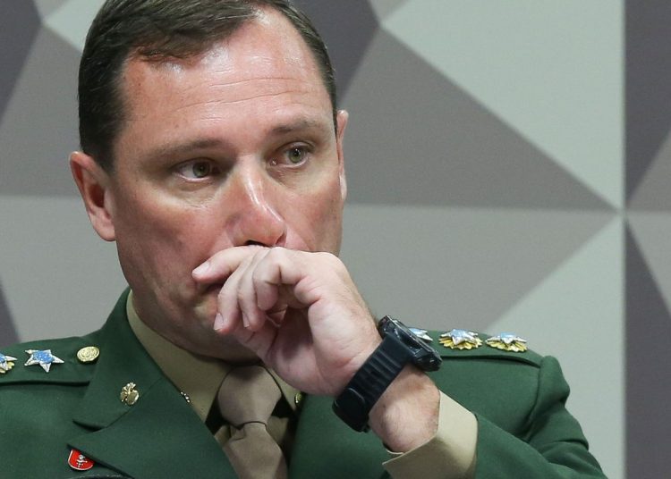 Procuradoria pede arquivamento de ação da CPMI contra Mauro Cid