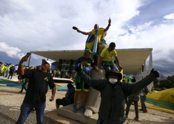 Governo e oposição disputam “teses” em torno de documento da ABIN