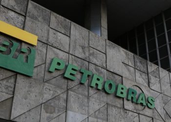 Petrobras bate recorde de produção de gasolina e diesel S10 em junho