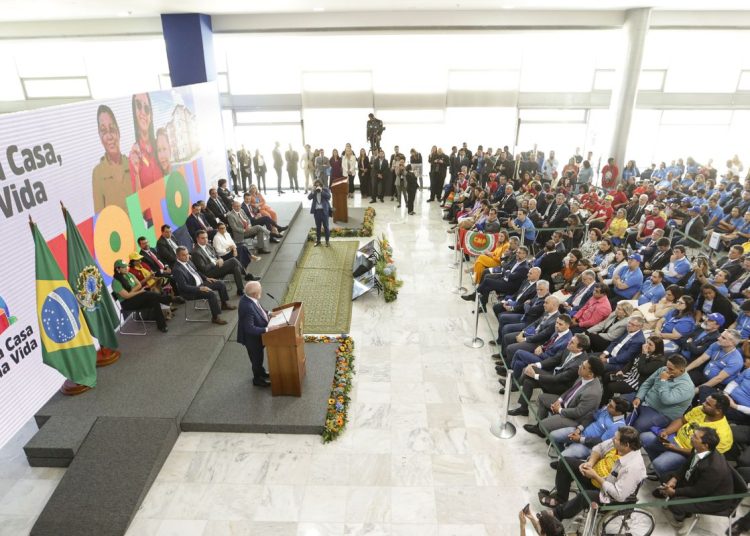 Lula ressalta melhorias do novo programa Minha Casa, Minha Vida