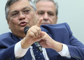 Ministro determina à PF que analise ofensas contra professores