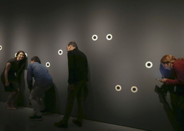 Mostra explora ligação entre língua portuguesa e canções brasileiras