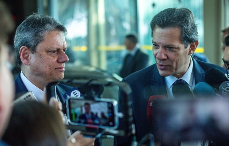 Tarcísio é interrompido por Bolsonaro e vaiado pelo PL em reunião tensa Tarcísio é interrompido por Bolsonaro e vaiado pelo PL em reunião tensa