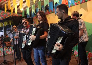 Vila do Artesão encerra festejos com trios Forró Vicentão e Rai Bezerra