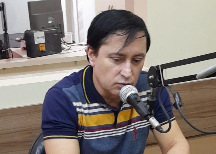 Gestores escolares recuperam mandatos na justiça e Sintab e Napoleão ganham elogios de vereadores Gestores escolares recuperam mandatos na justiça e Sintab e Napoleão ganham elogios de vereadores