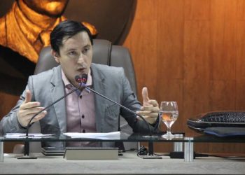 Napoleão na tribuna: ‘anunciar novo concurso sem chamar os já aprovados é covardia’
