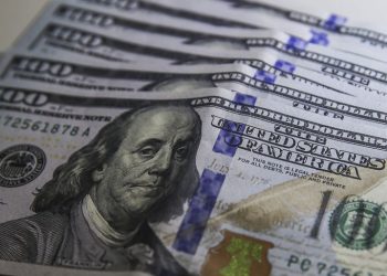 Dólar: moeda está cotada a R$ 4,97