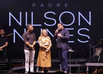Padre Nilson atrai multidão na Festa do Artesanato em Lagoa Seca/PB